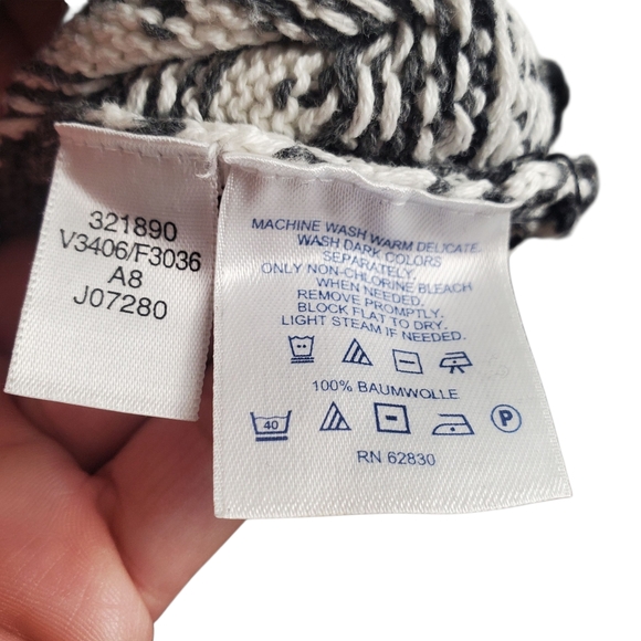 Lands' End Women's Black and Gray Fair Isle Quarter Zip Sweater. XL. H110 - Picture 4 of 9